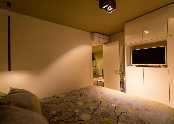 The Wall Apartment