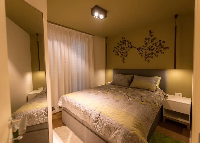 The Wall Apartment